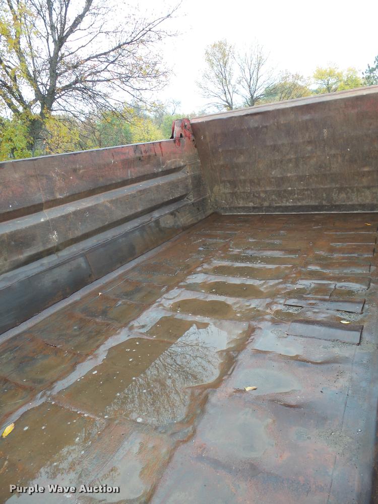 image for item AL9072 1998 Ford W96 dump truck