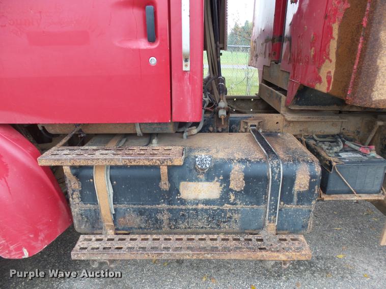 image for item AL9072 1998 Ford W96 dump truck