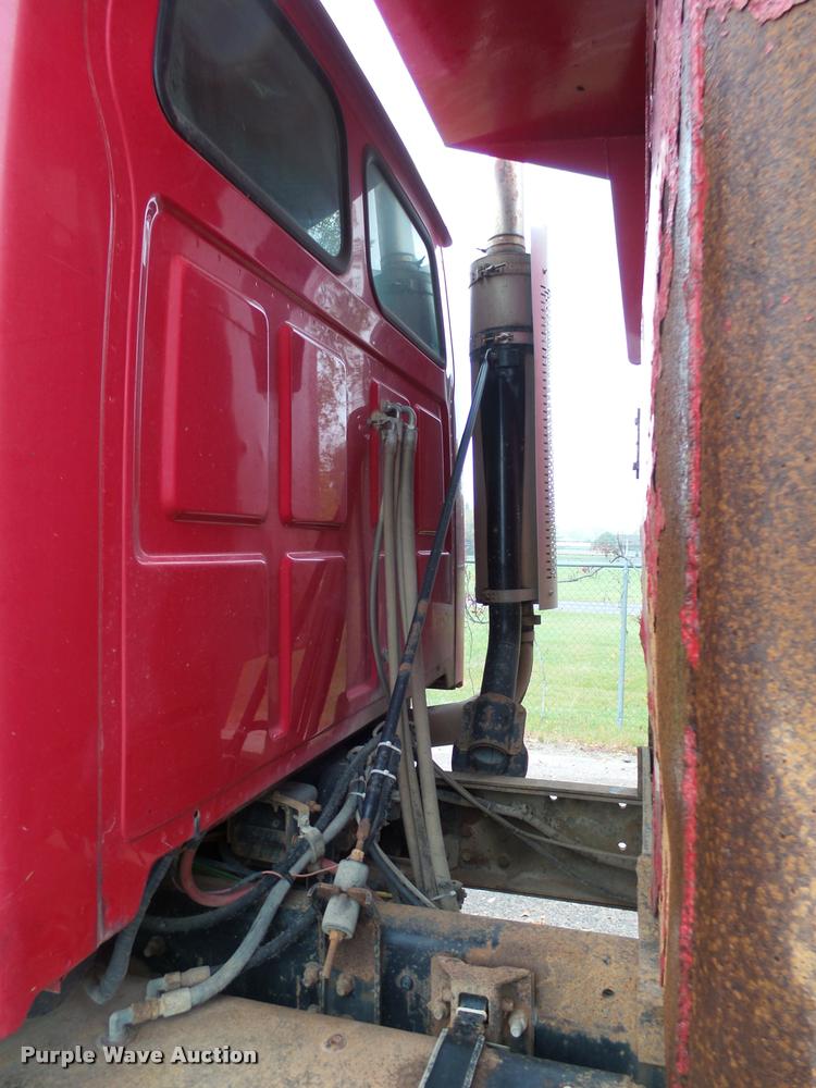 image for item AL9072 1998 Ford W96 dump truck