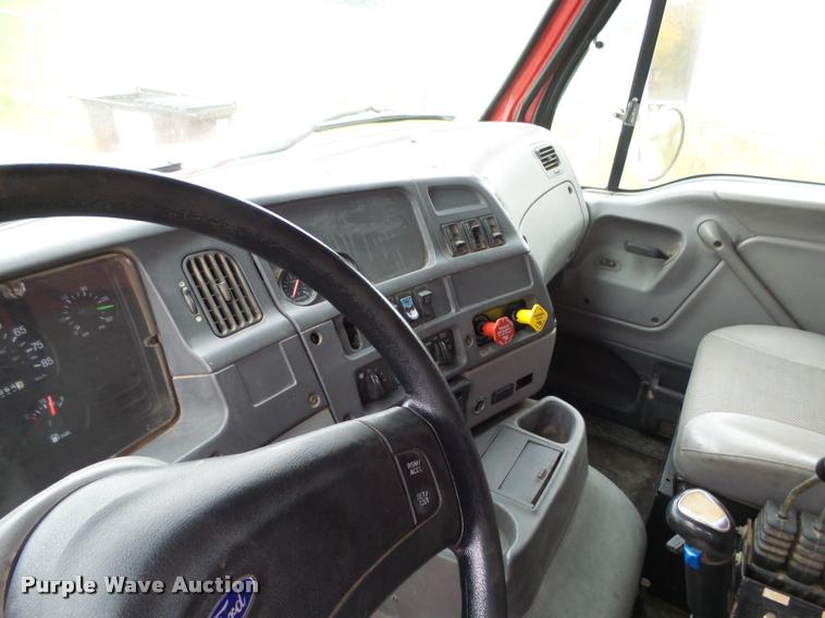 image for item AL9072 1998 Ford W96 dump truck