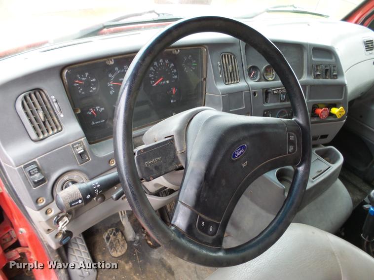 image for item AL9072 1998 Ford W96 dump truck