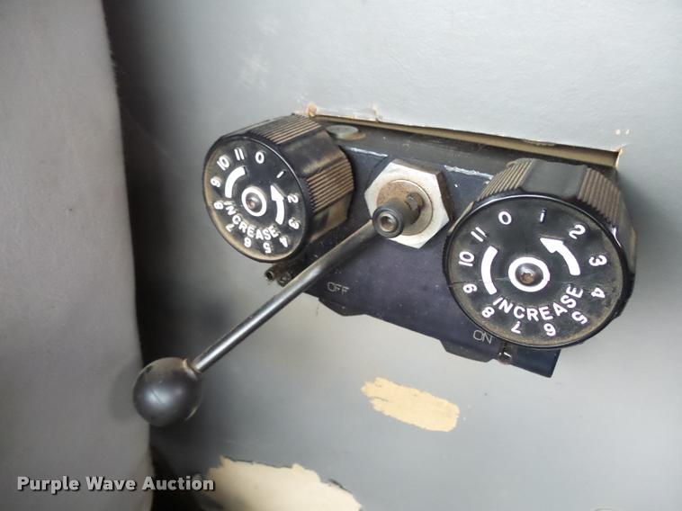 image for item AL9072 1998 Ford W96 dump truck