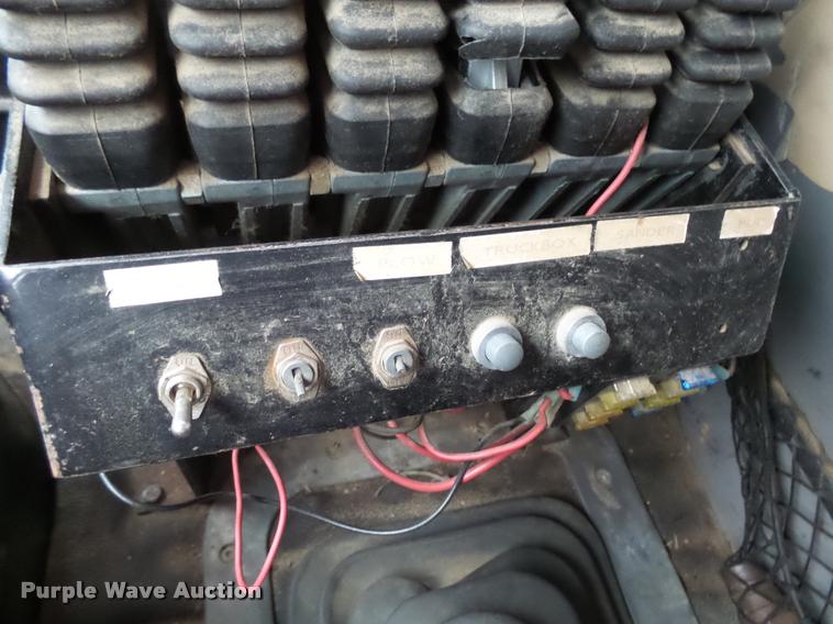 image for item AL9072 1998 Ford W96 dump truck