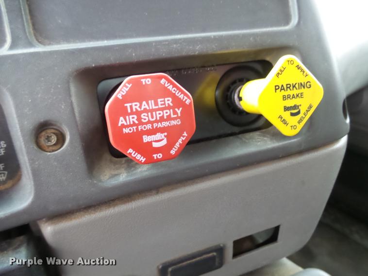 image for item AL9072 1998 Ford W96 dump truck