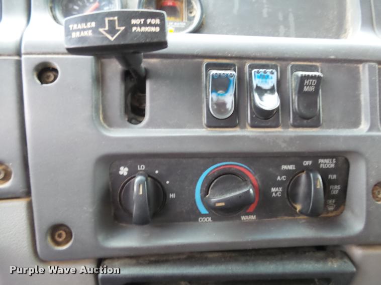 image for item AL9072 1998 Ford W96 dump truck