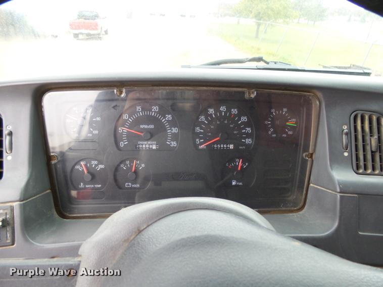 image for item AL9072 1998 Ford W96 dump truck