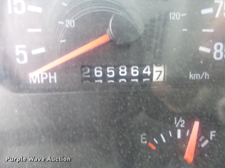 image for item AL9072 1998 Ford W96 dump truck