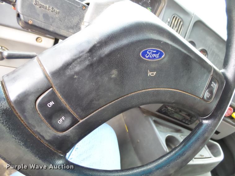 image for item AL9072 1998 Ford W96 dump truck