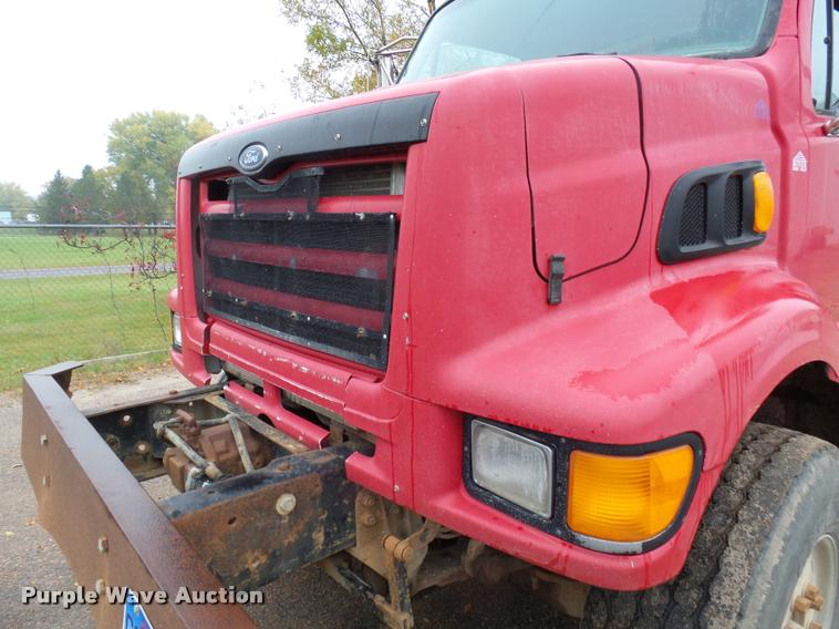 image for item AL9072 1998 Ford W96 dump truck