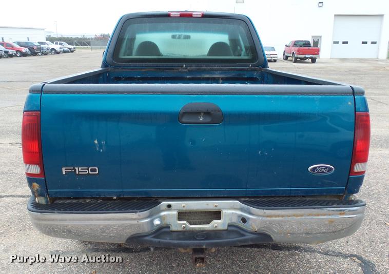 image for item AL9074 2000 Ford F150 SuperCab pickup truck