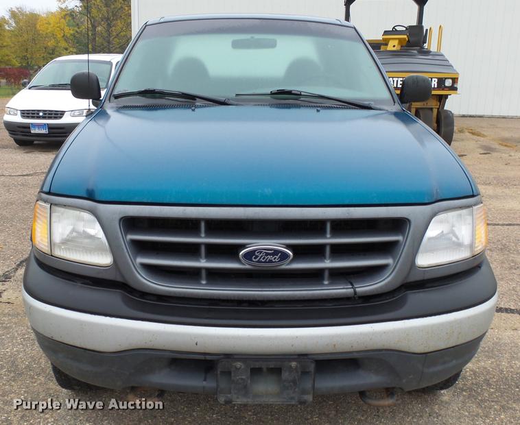 image for item AL9074 2000 Ford F150 SuperCab pickup truck