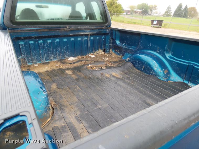 image for item AL9074 2000 Ford F150 SuperCab pickup truck