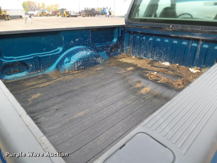 image for item AL9074 2000 Ford F150 SuperCab pickup truck