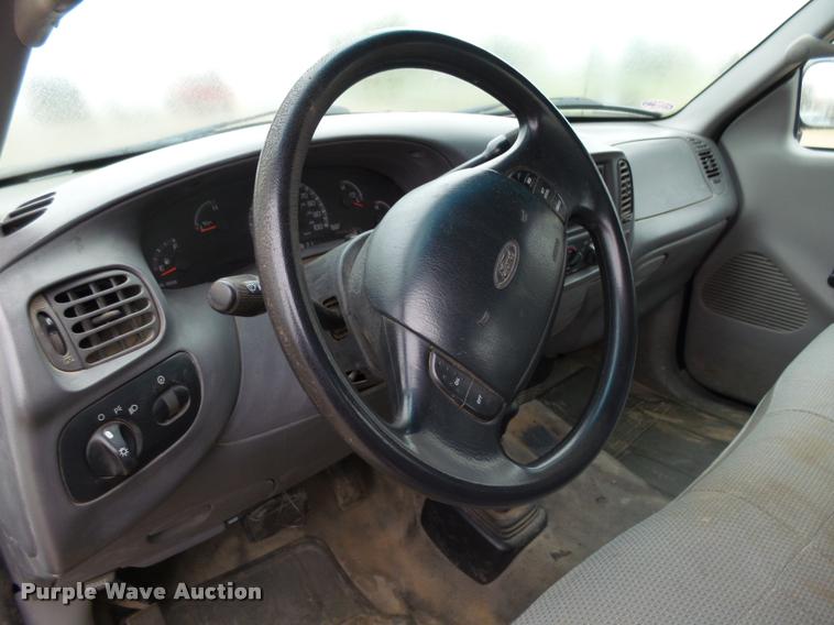 image for item AL9074 2000 Ford F150 SuperCab pickup truck