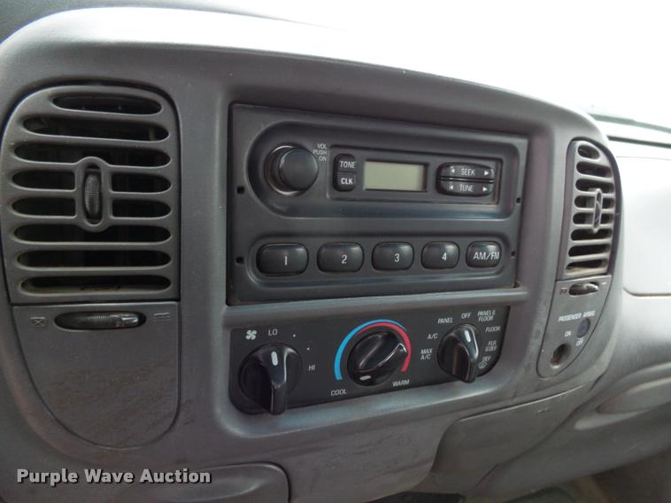 image for item AL9074 2000 Ford F150 SuperCab pickup truck