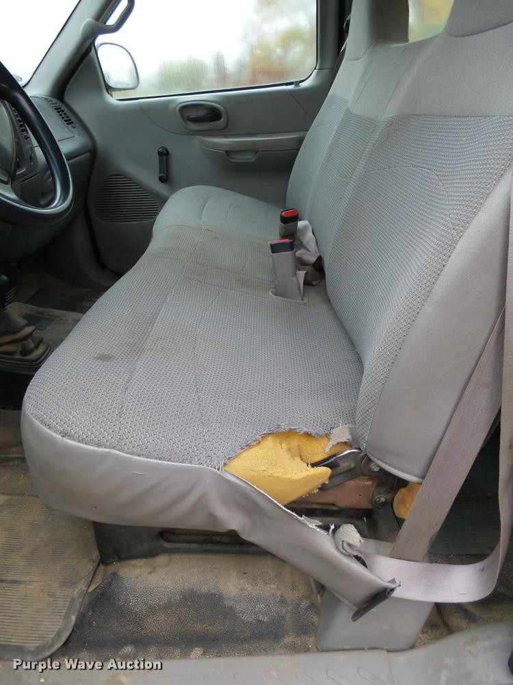 image for item AL9074 2000 Ford F150 SuperCab pickup truck