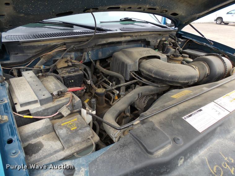 image for item AL9074 2000 Ford F150 SuperCab pickup truck