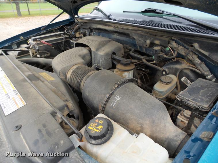 image for item AL9074 2000 Ford F150 SuperCab pickup truck