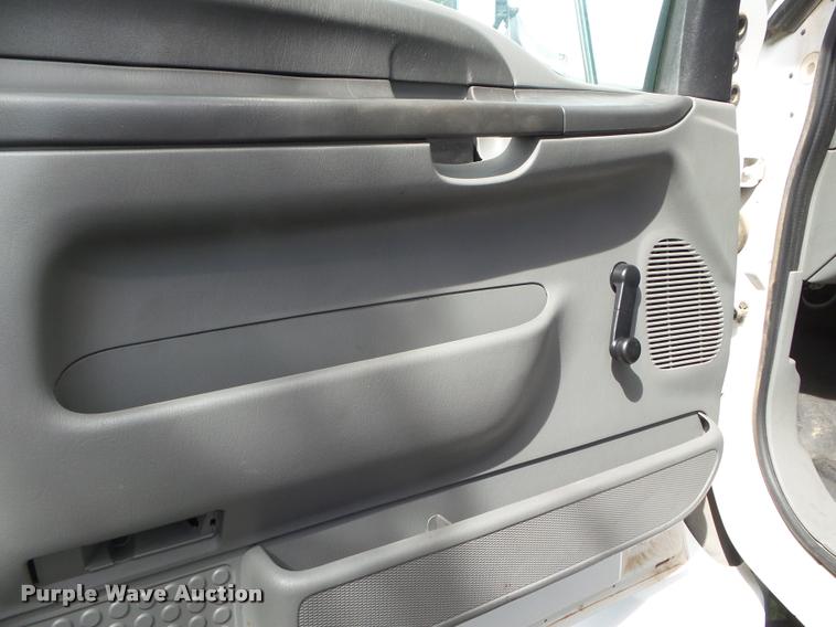 image for item AP9684 2003 Ford F650 box truck