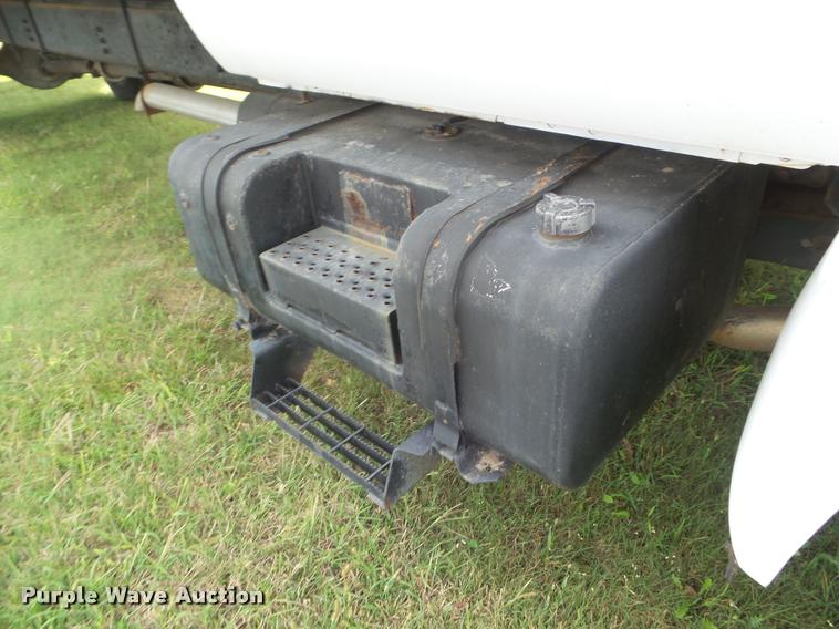 image for item AP9684 2003 Ford F650 box truck