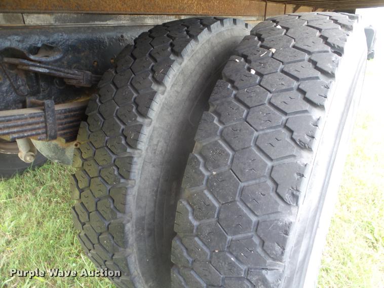 image for item AP9684 2003 Ford F650 box truck