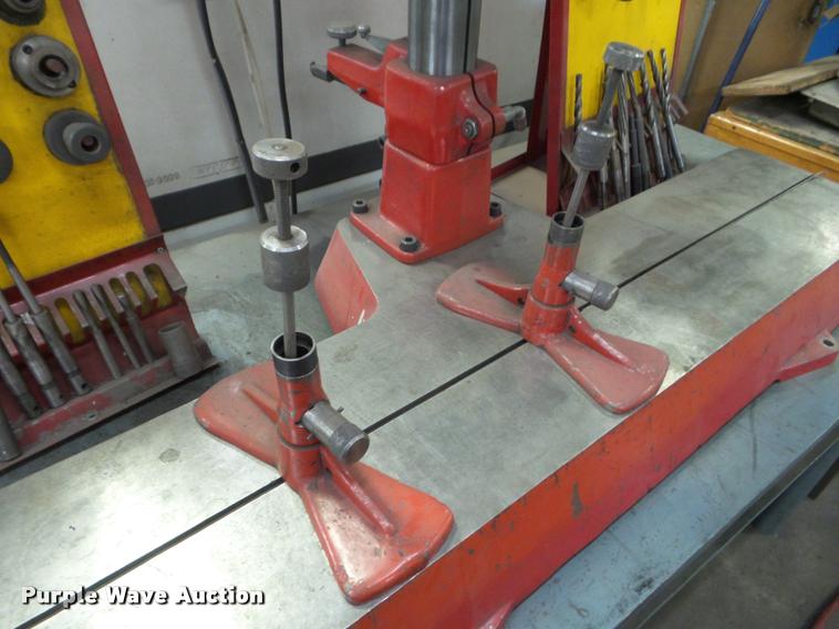 IDL valve guide seat machine in Pratt, KS Item AP9691 sold Purple Wave