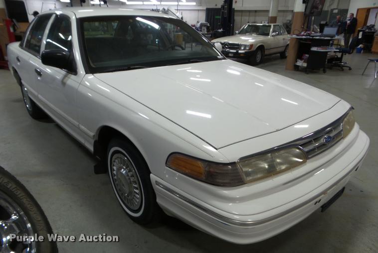 image for item AP9700 1996 Ford Crown Victoria Police Interceptor