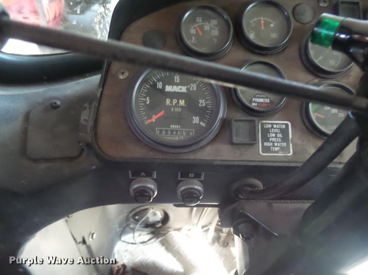 image for item BU9757 1990 Mack Pierce fire truck