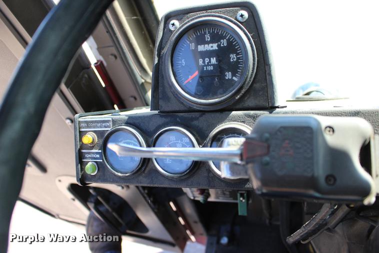 image for item BU9758 1987 Mack FC600 Firecat fire engine