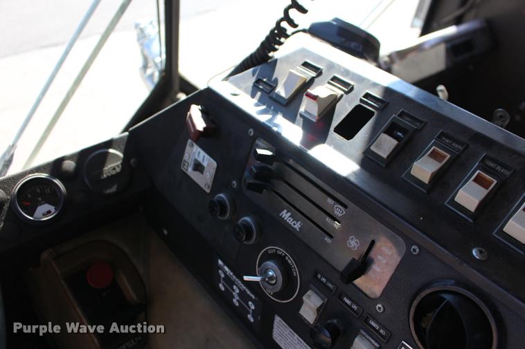 image for item BU9758 1987 Mack FC600 Firecat fire engine