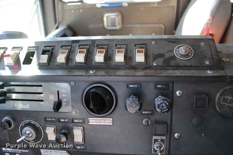 image for item BU9758 1987 Mack FC600 Firecat fire engine