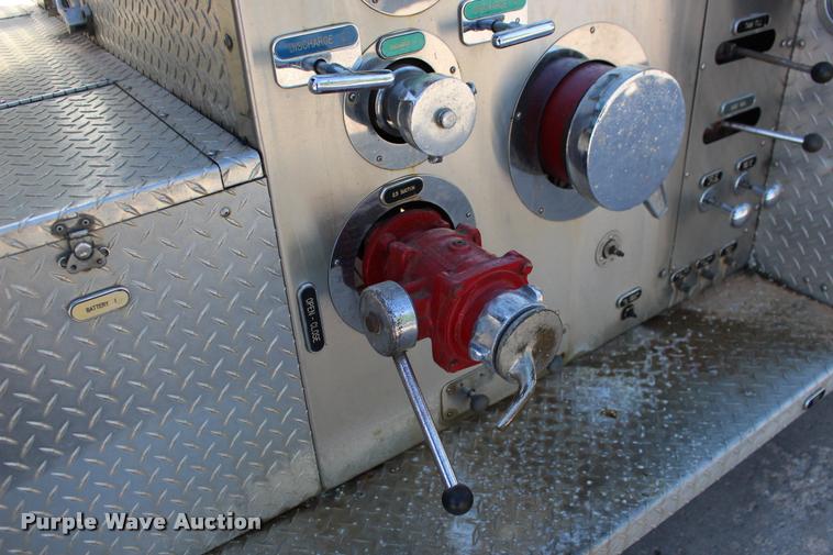 image for item BU9758 1987 Mack FC600 Firecat fire engine