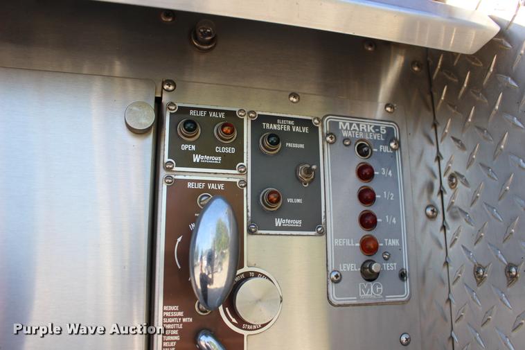 image for item BU9758 1987 Mack FC600 Firecat fire engine