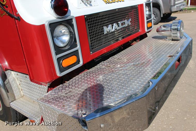 image for item BU9758 1987 Mack FC600 Firecat fire engine