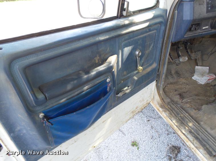 image for item BU9770 1985 Ford F250 pickup truck