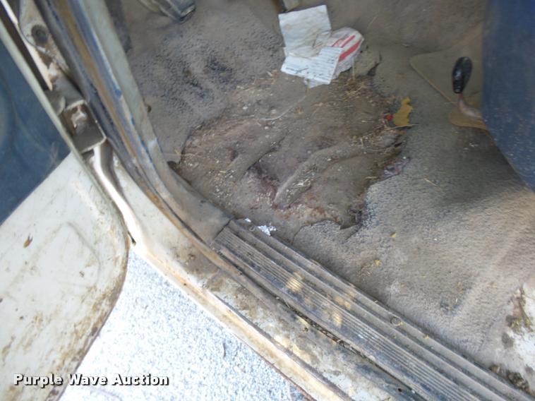 image for item BU9770 1985 Ford F250 pickup truck