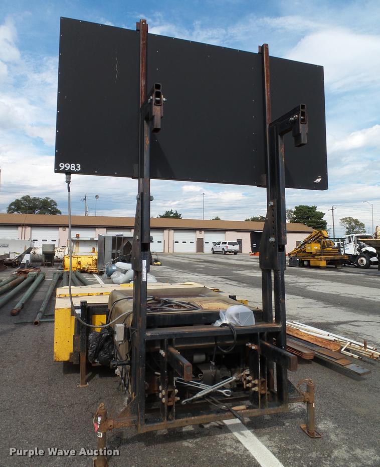 image for item BV9258 2005 Energy Absorption Systems crash attenuator with arrow board