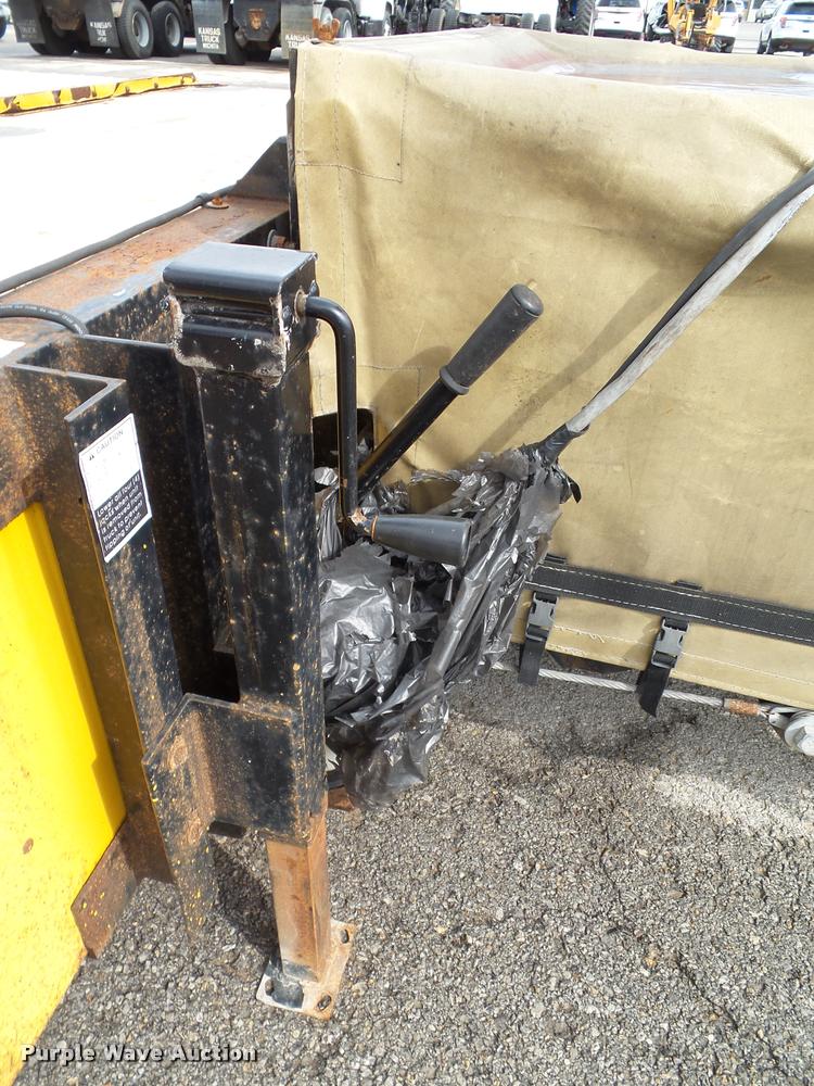 image for item BV9258 2005 Energy Absorption Systems crash attenuator with arrow board