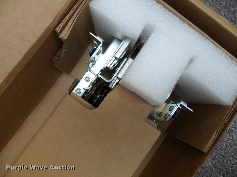 image for item BV9329 (2) servers