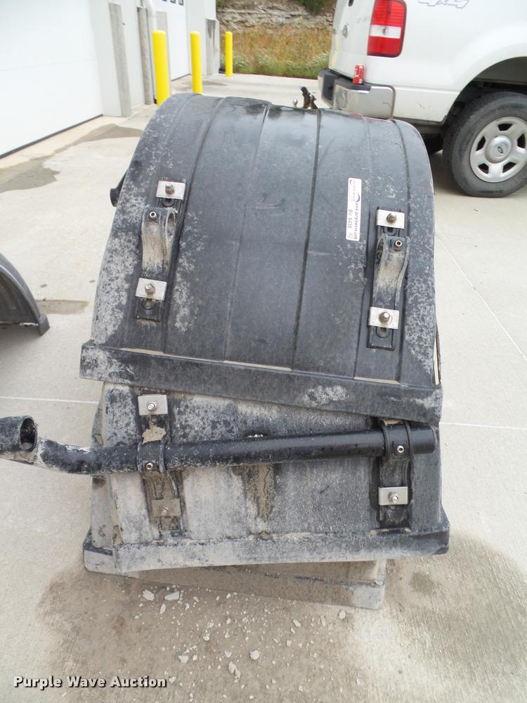 (5) dump truck fenders in Olathe, KS Item BV9438 sold Purple Wave