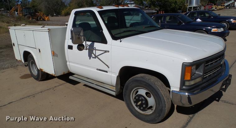 image for item BZ9866 1999 Chevrolet 3500 pickup truck