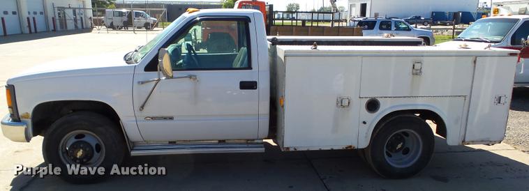 image for item BZ9866 1999 Chevrolet 3500 pickup truck