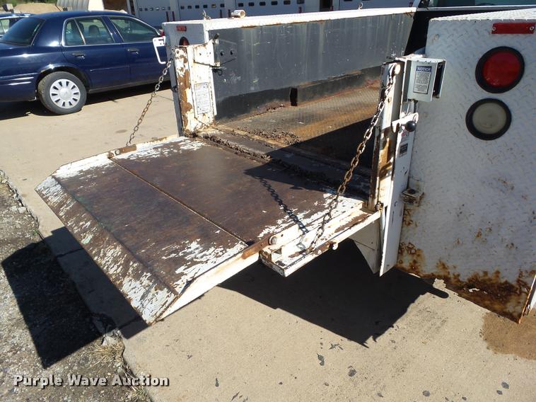 image for item BZ9866 1999 Chevrolet 3500 pickup truck