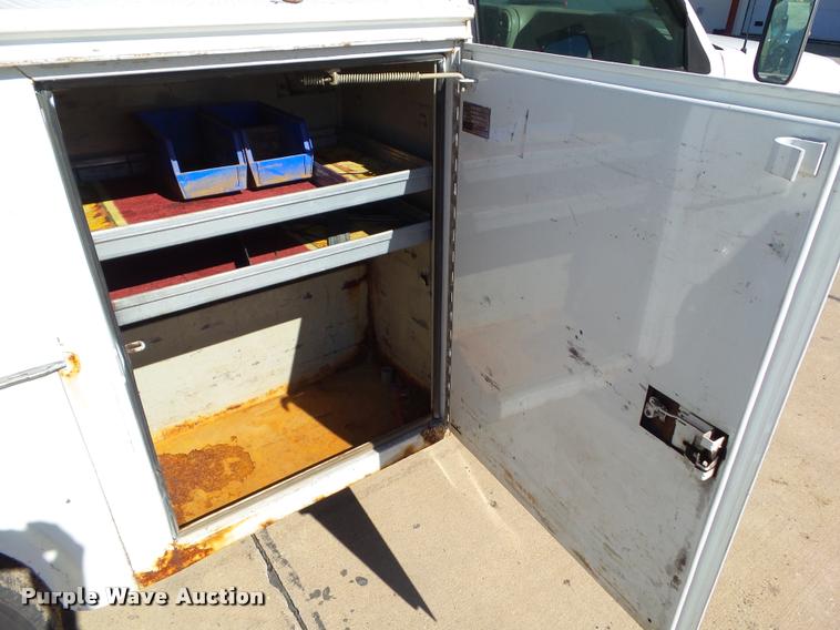 image for item BZ9866 1999 Chevrolet 3500 pickup truck