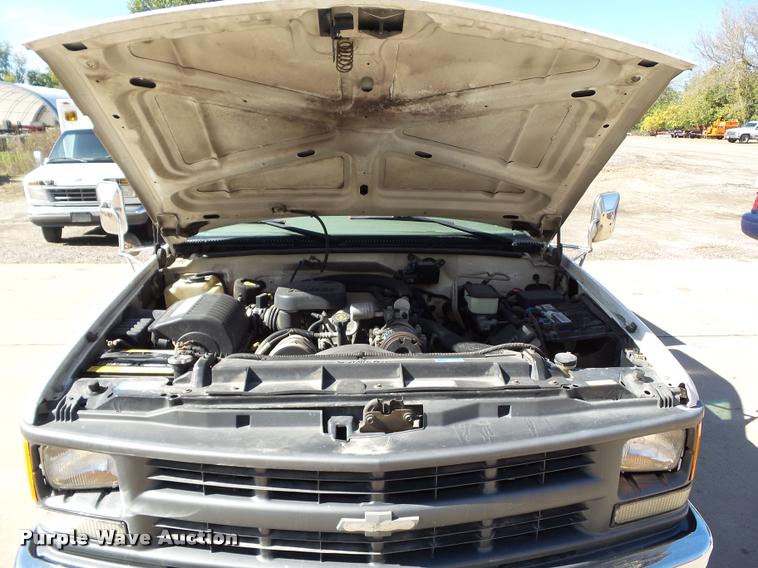 image for item BZ9866 1999 Chevrolet 3500 pickup truck