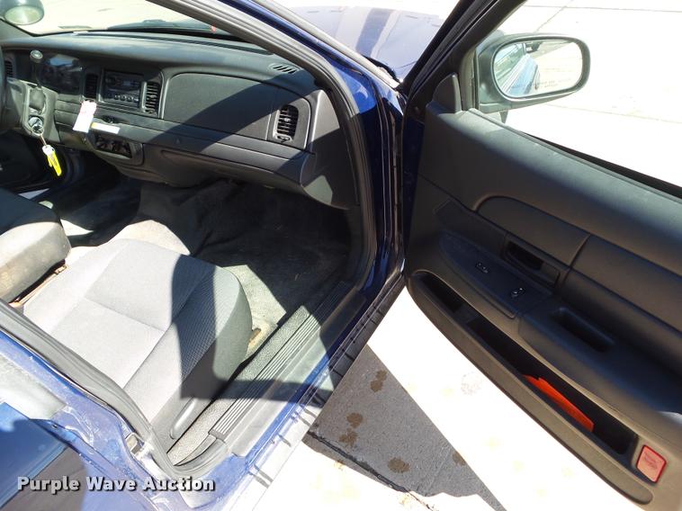 image for item BZ9867 2006 Ford Crown Victoria Police Interceptor