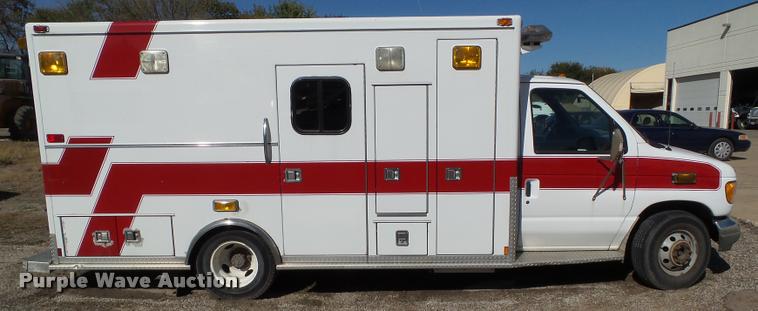 image for item BZ9870 1994 Ford Econoline E350 ambulance