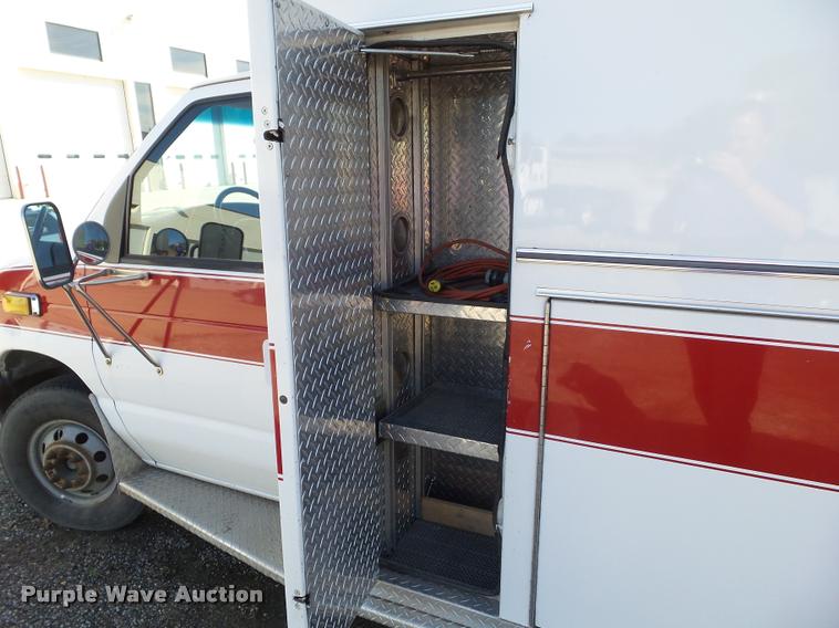 image for item BZ9870 1994 Ford Econoline E350 ambulance