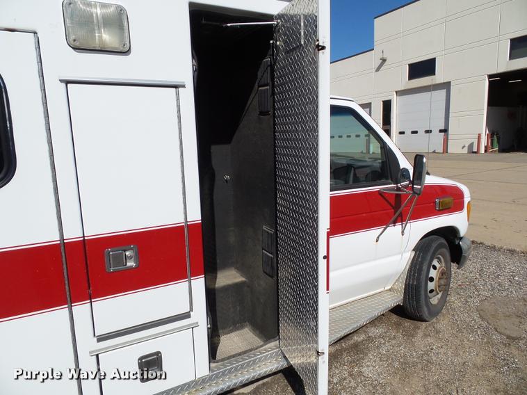 image for item BZ9870 1994 Ford Econoline E350 ambulance