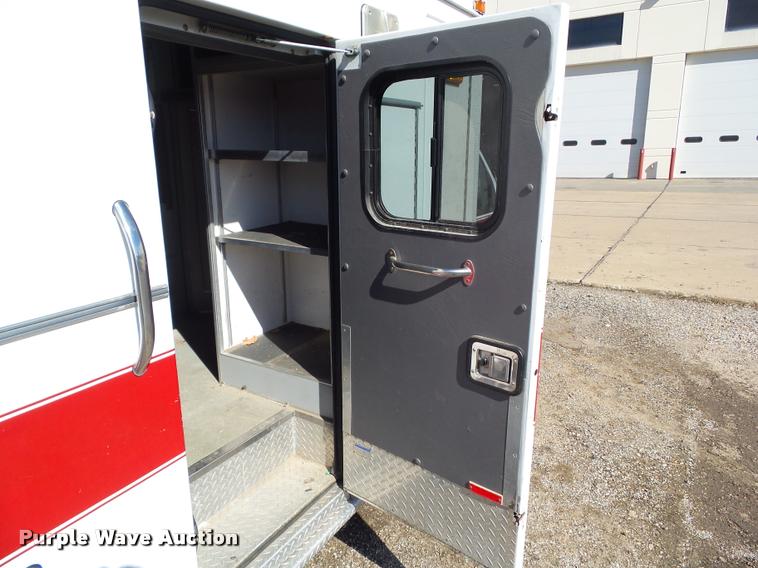image for item BZ9870 1994 Ford Econoline E350 ambulance